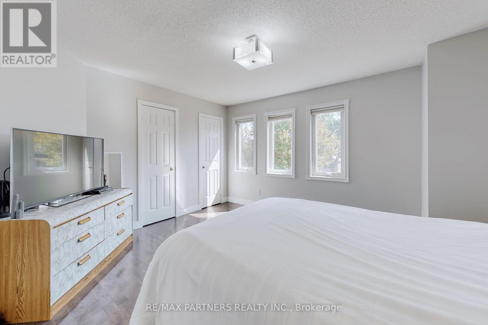 26 Sandfield Drive, Aurora, Ontario  L4G 6R7 - Photo 25 - N12408198
