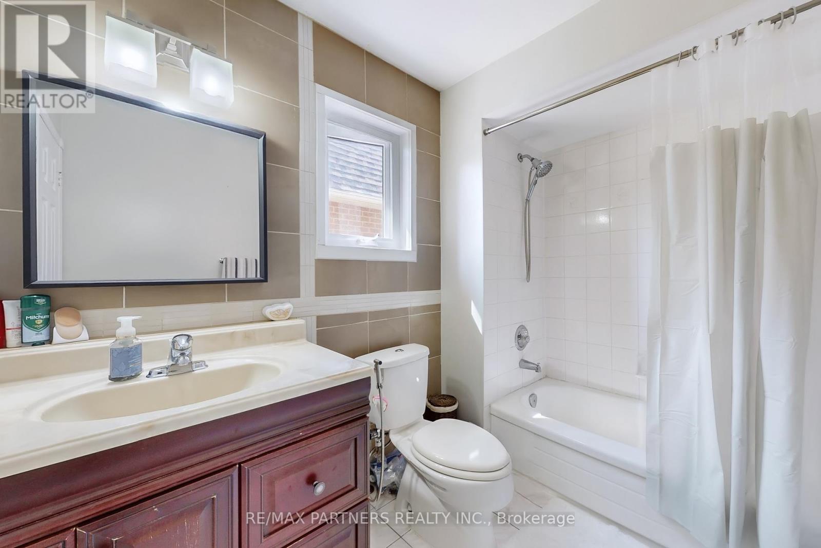 26 Sandfield Drive, Aurora, Ontario  L4G 6R7 - Photo 27 - N12408198