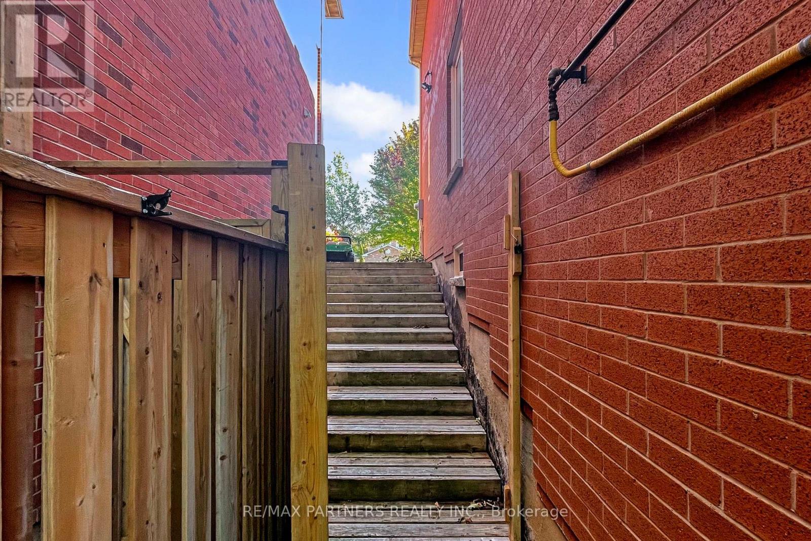 26 Sandfield Drive, Aurora, Ontario  L4G 6R7 - Photo 48 - N12408198