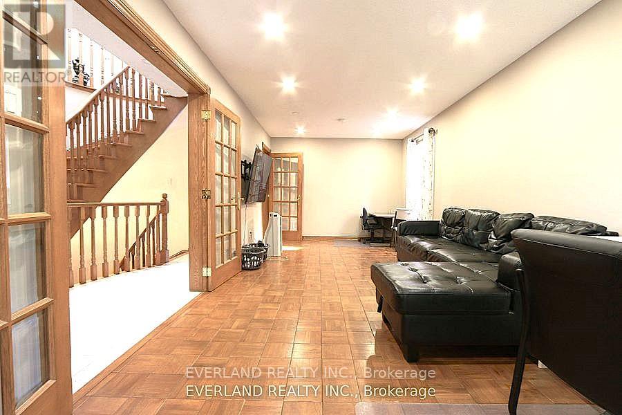87 Kyla Crescent, Markham, Ontario  L3S 2Y4 - Photo 12 - N12408209