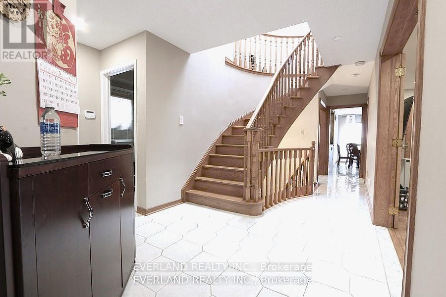 87 Kyla Crescent, Markham, Ontario  L3S 2Y4 - Photo 5 - N12408209