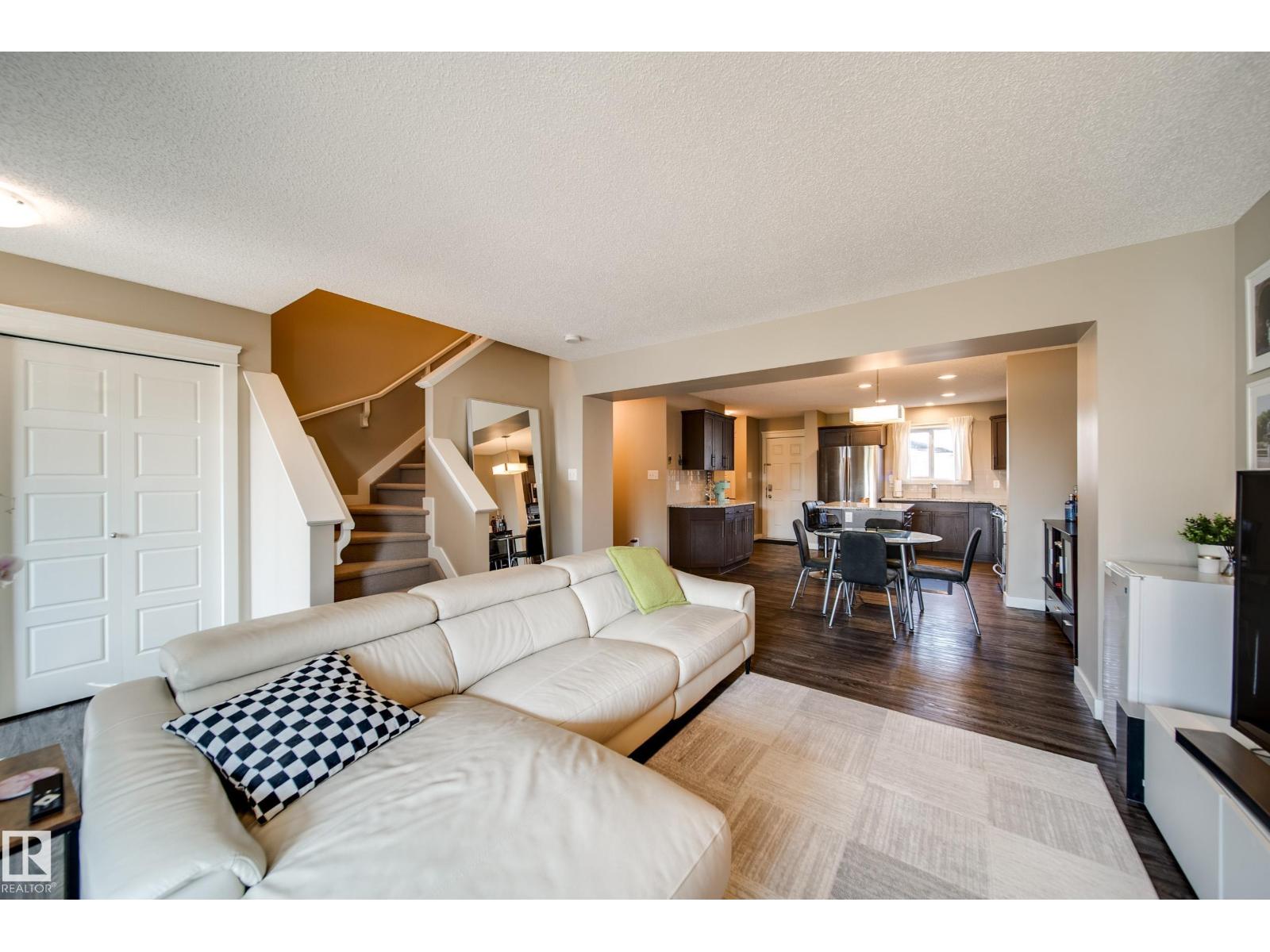 16728 15 Av Sw, Edmonton, Alberta  T6W 3R6 - Photo 5 - E4458057