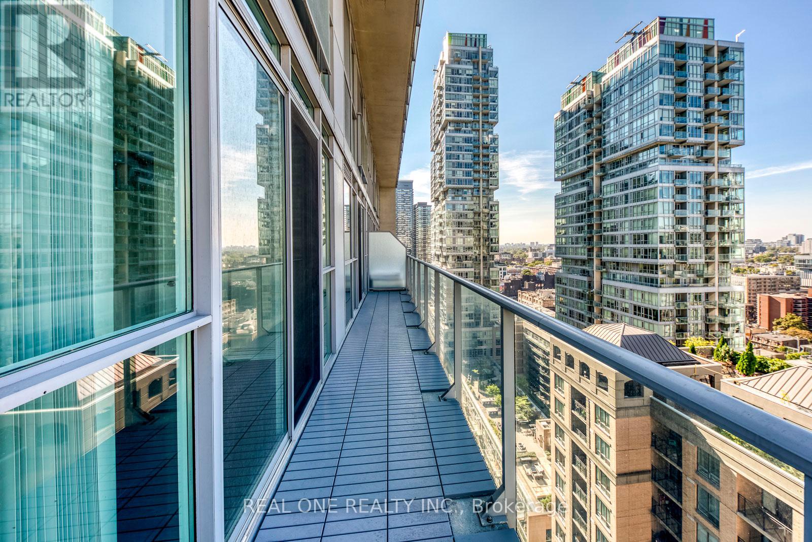 2007 - 126 Simcoe Street, Toronto, Ontario  M5H 4E6 - Photo 11 - C12373206