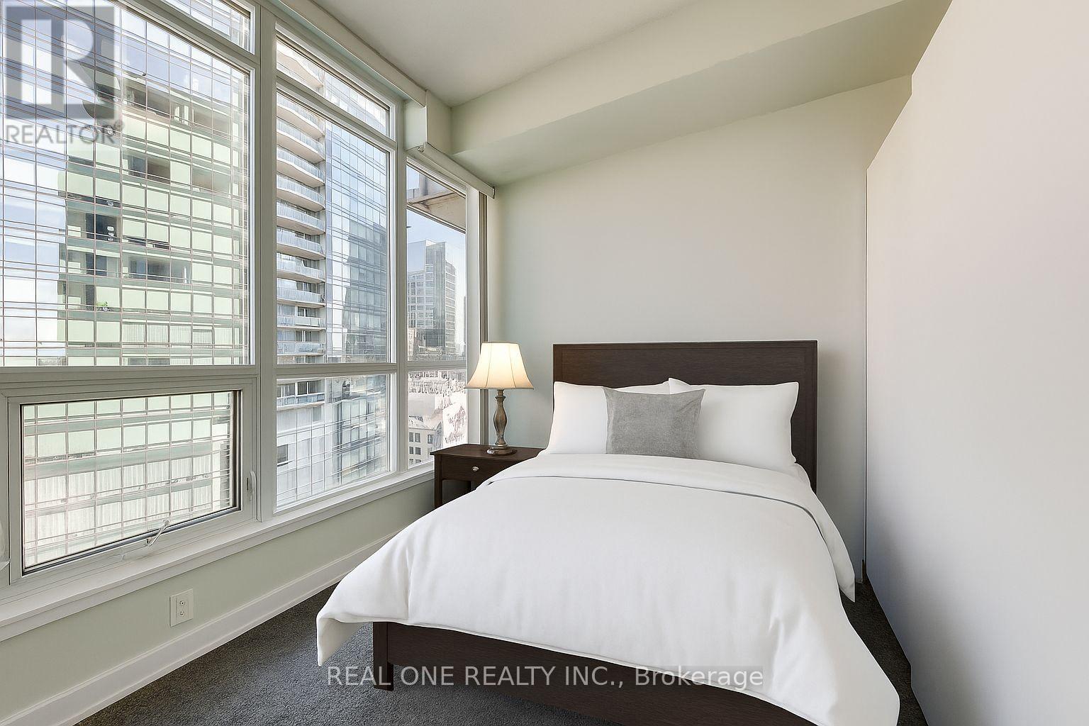 2007 - 126 Simcoe Street, Toronto, Ontario  M5H 4E6 - Photo 8 - C12373206