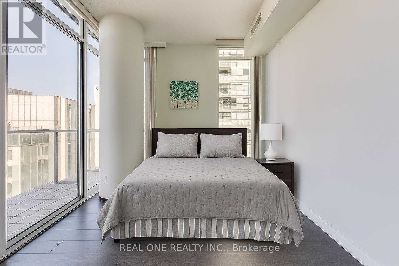 2007 - 126 Simcoe Street, Toronto, Ontario  M5H 4E6 - Photo 7 - C12373206