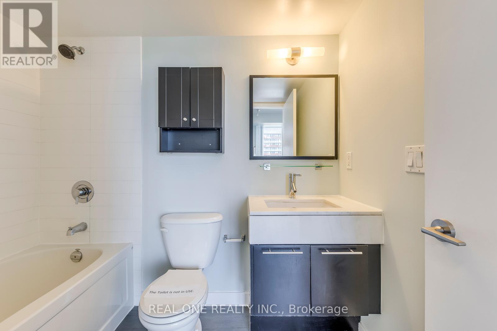 2007 - 126 Simcoe Street, Toronto, Ontario  M5H 4E6 - Photo 6 - C12373206