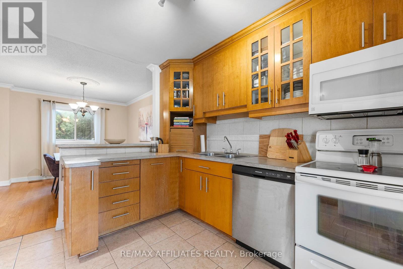 31 Exeter Drive, Ottawa, Ontario  K2J 1Z9 - Photo 12 - X12408214