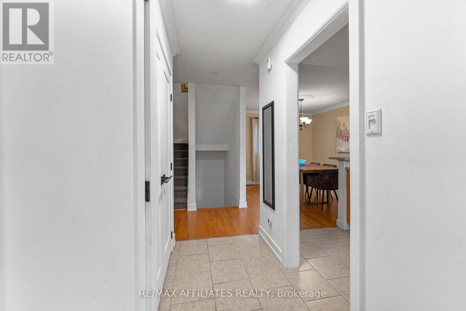 31 Exeter Drive, Ottawa, Ontario  K2J 1Z9 - Photo 4 - X12408214