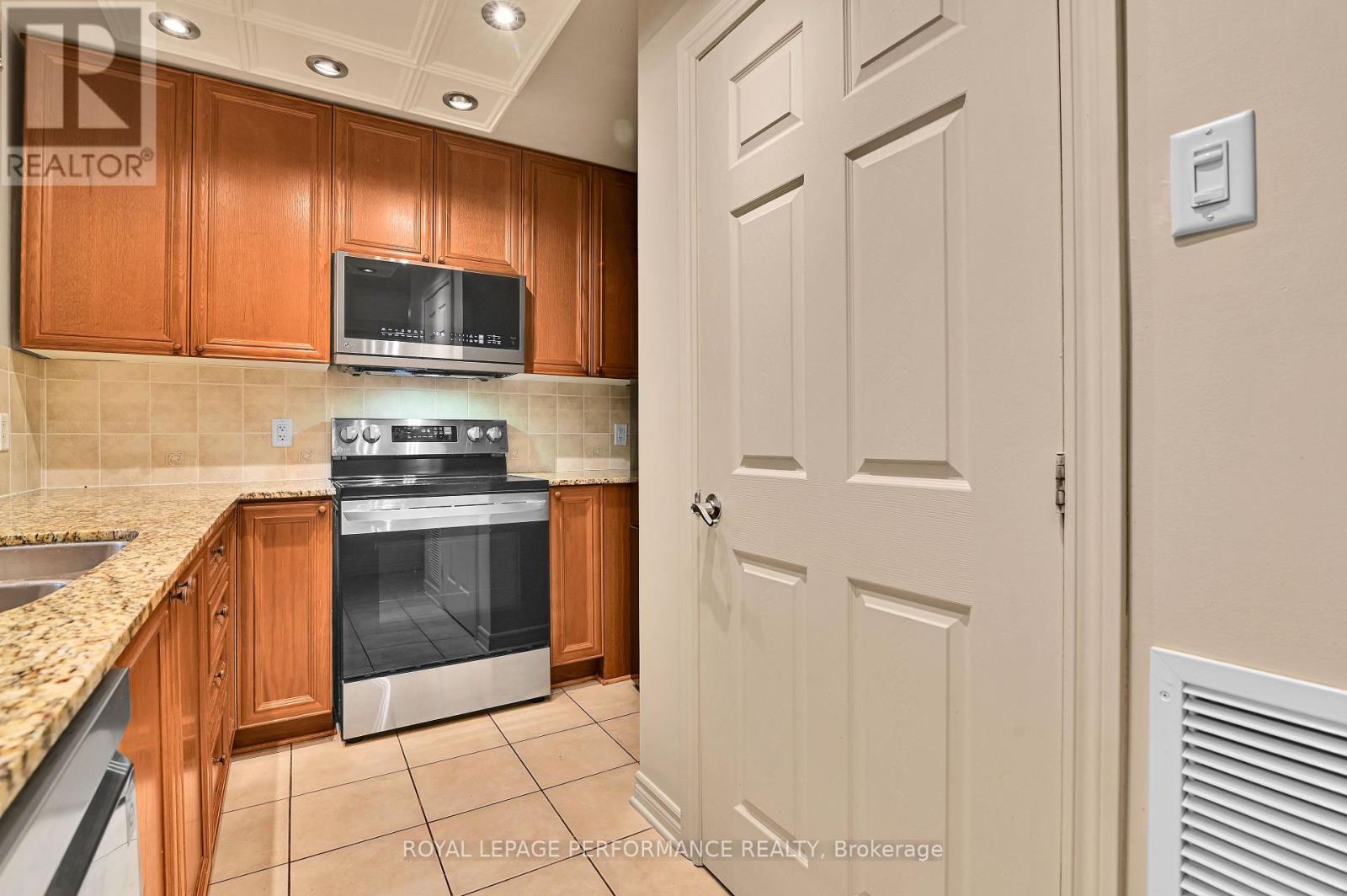 229 - 205 Bolton Street, Ottawa, Ontario  K1N 1K7 - Photo 10 - X12408216