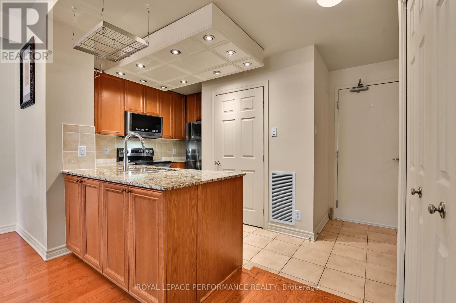 229 - 205 Bolton Street, Ottawa, Ontario  K1N 1K7 - Photo 9 - X12408216