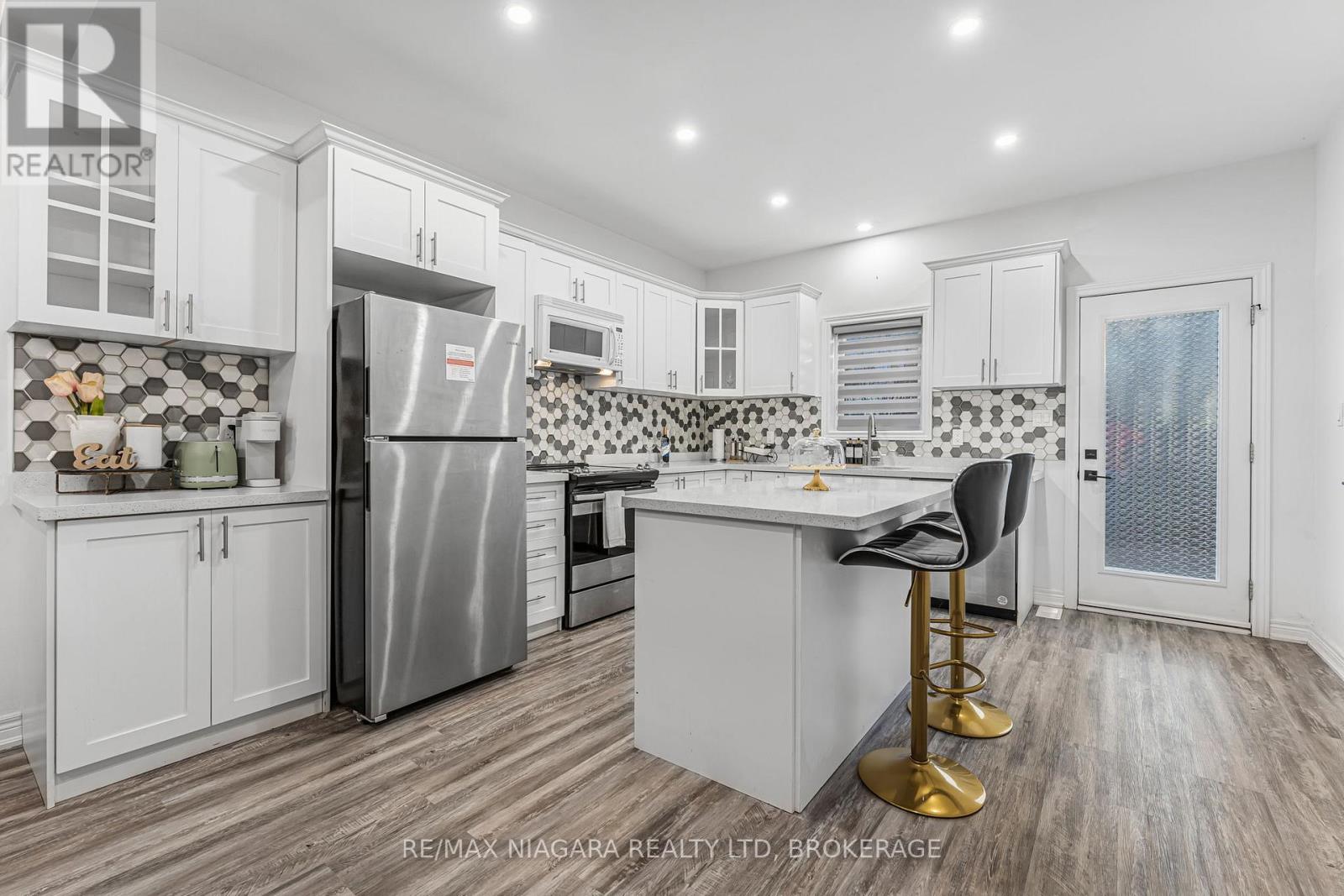 2 Upper - 8196 Mcleod Road, Niagara Falls, Ontario  L2H 3N3 - Photo 13 - X12395696