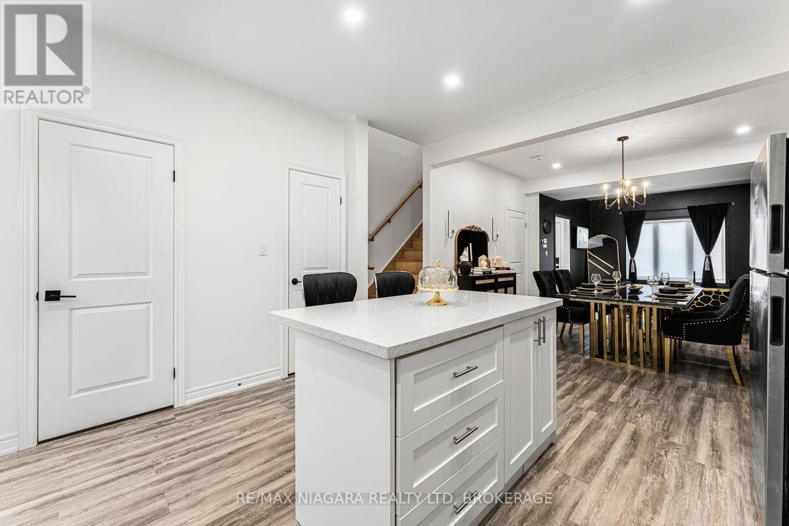 2 Upper - 8196 Mcleod Road, Niagara Falls, Ontario  L2H 3N3 - Photo 18 - X12395696
