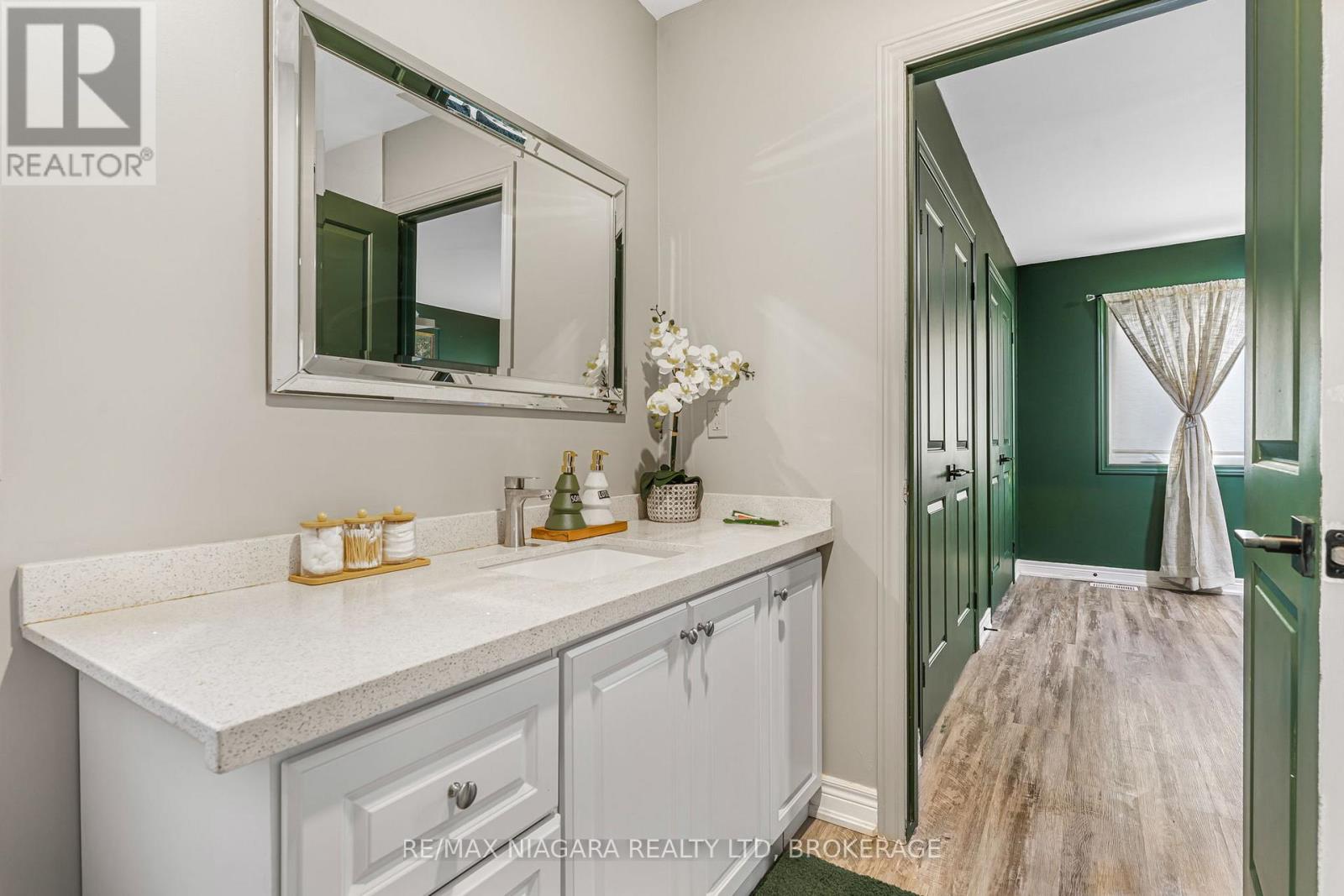 2 Upper - 8196 Mcleod Road, Niagara Falls, Ontario  L2H 3N3 - Photo 32 - X12395696