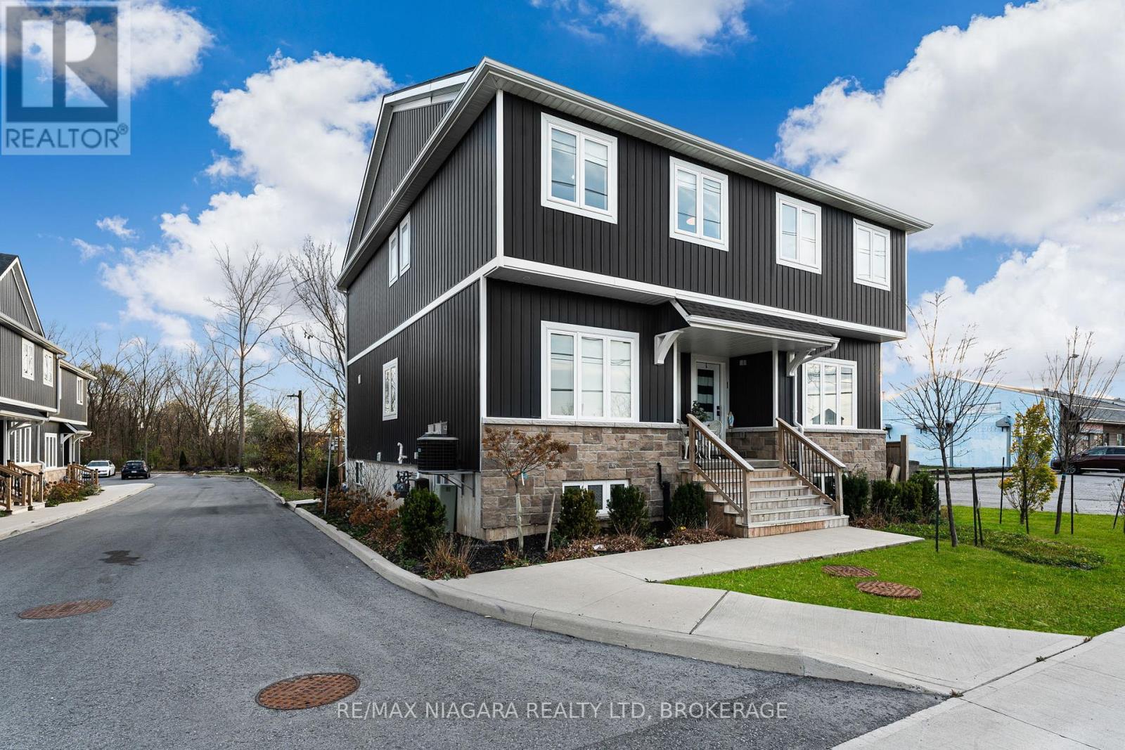 2 Upper - 8196 Mcleod Road, Niagara Falls, Ontario  L2H 3N3 - Photo 2 - X12395696