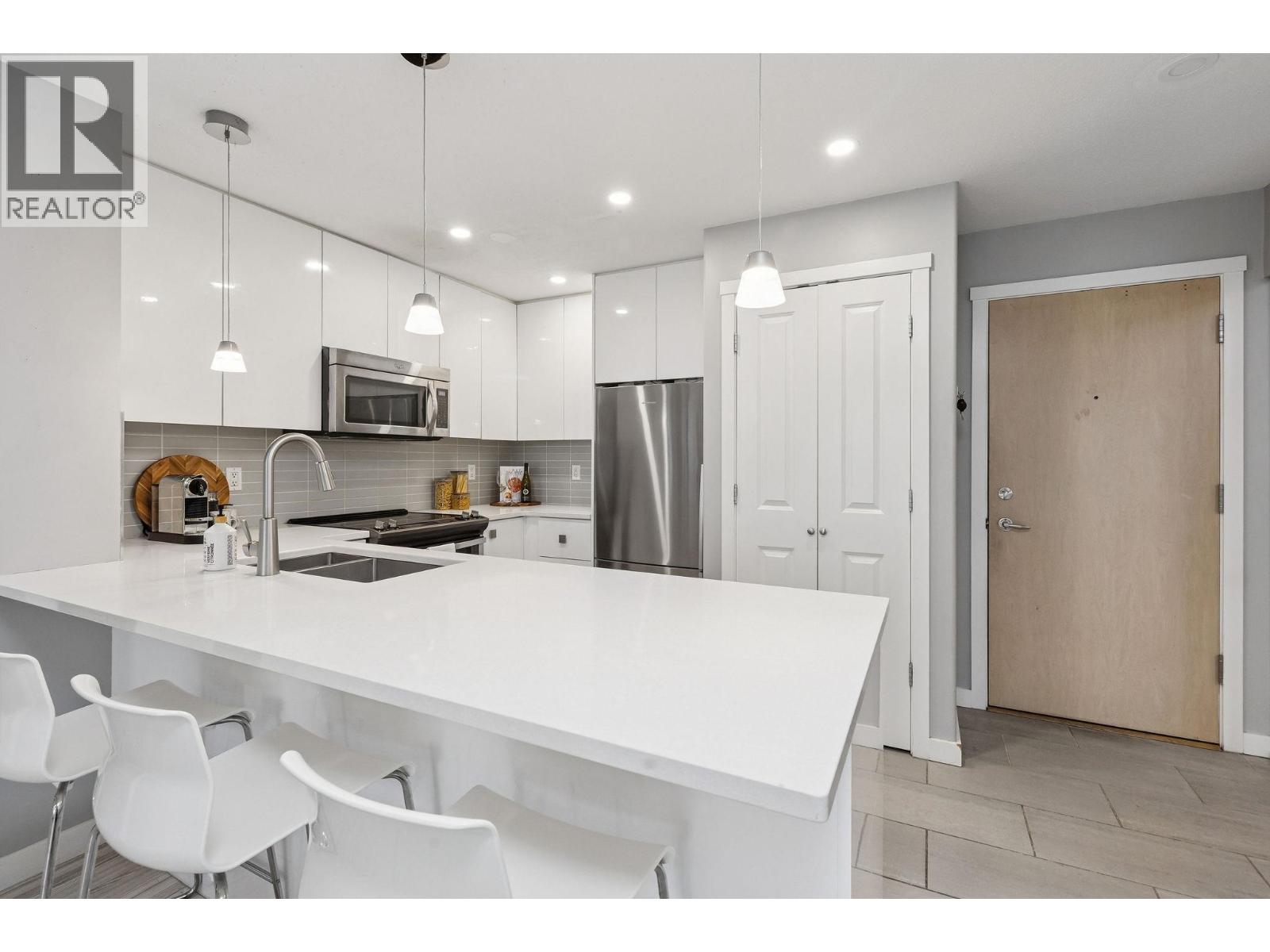 303 3142 St Johns Street, Port Moody, British Columbia  V3H 5E5 - Photo 2 - R3048928