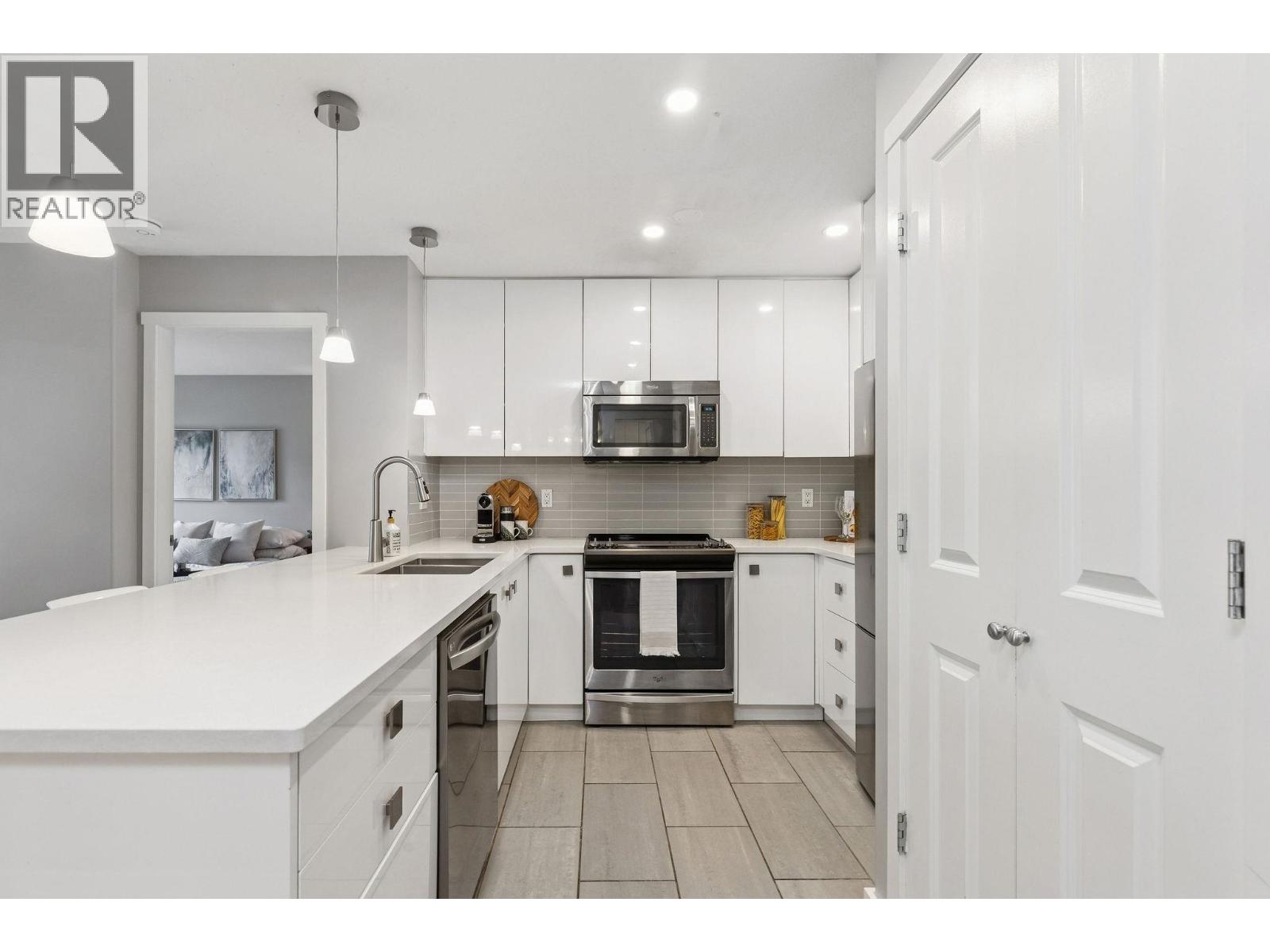 303 3142 St Johns Street, Port Moody, British Columbia  V3H 5E5 - Photo 3 - R3048928