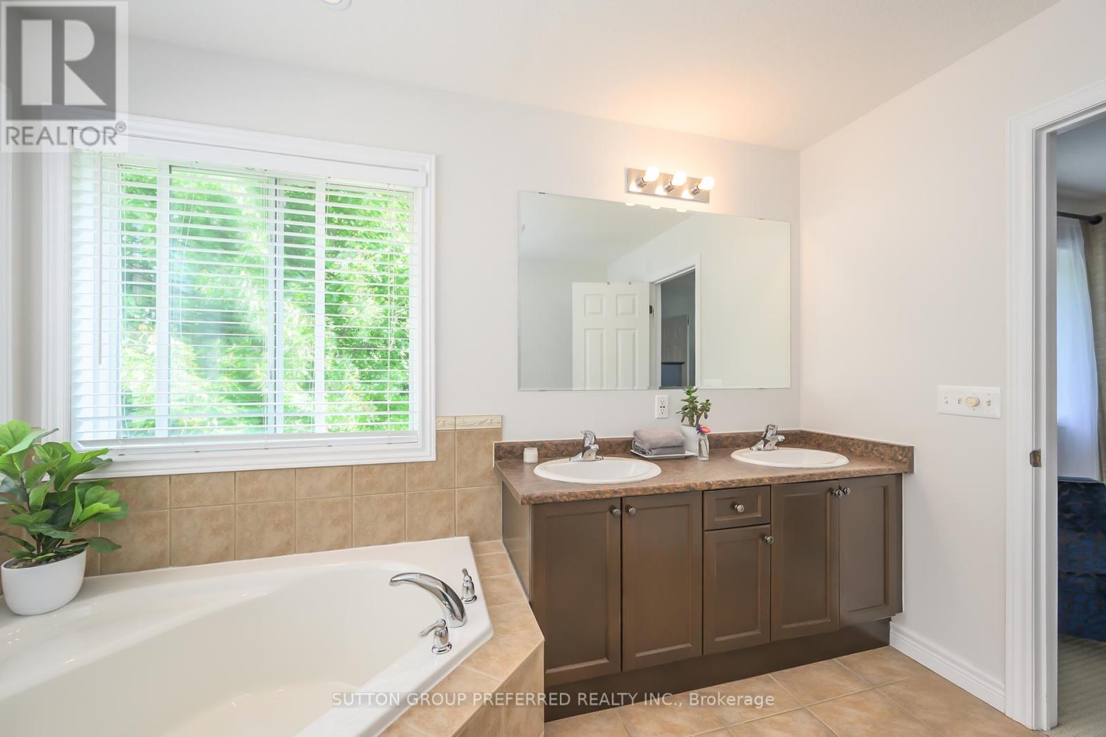 1141 Foxcreek Road, London North, Ontario  N6G 0C3 - Photo 25 - X12408232