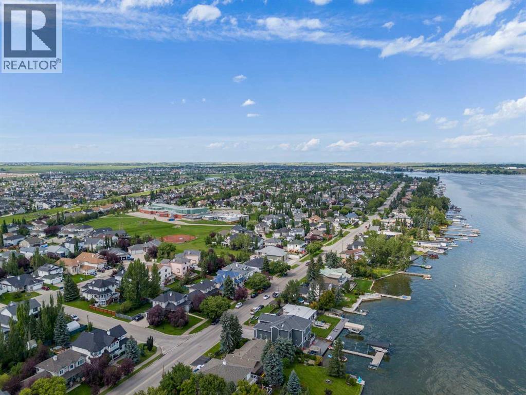 828 West Chestermere Drive, Chestermere, Alberta  T1X 1B6 - Photo 5 - A2241515