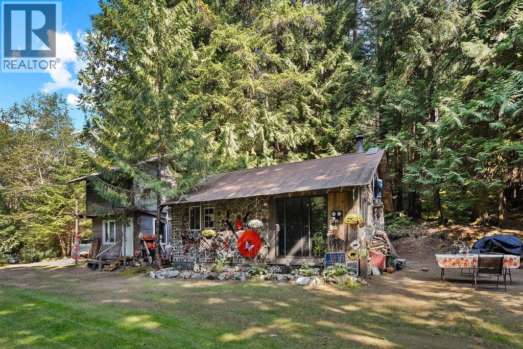 2045 N RUSTAD ROAD, Squamish, British Columbia