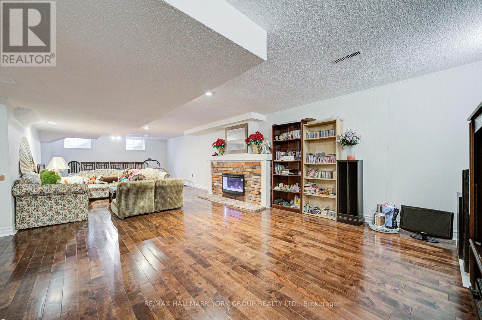 18 Kennedy Lane, Whitchurch-Stouffville, Ontario  L4A 2J5 - Photo 41 - N12408233