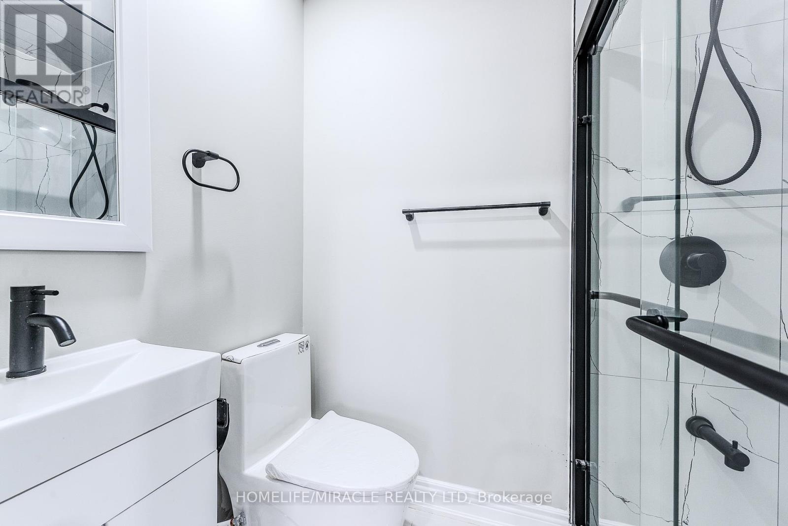 30 Peaceful Place, Brampton, Ontario  L6S 4E6 - Photo 24 - W12401769