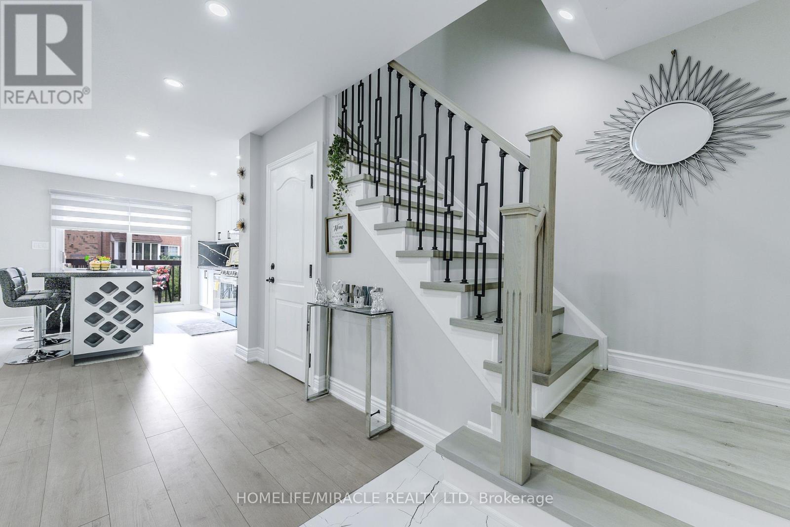 30 Peaceful Place, Brampton, Ontario  L6S 4E6 - Photo 9 - W12401769