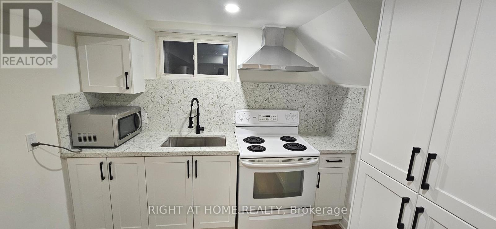 Lower Level - 38 Jasper Drive, Aurora, Ontario  L4G 3B9 - Photo 3 - N12408245
