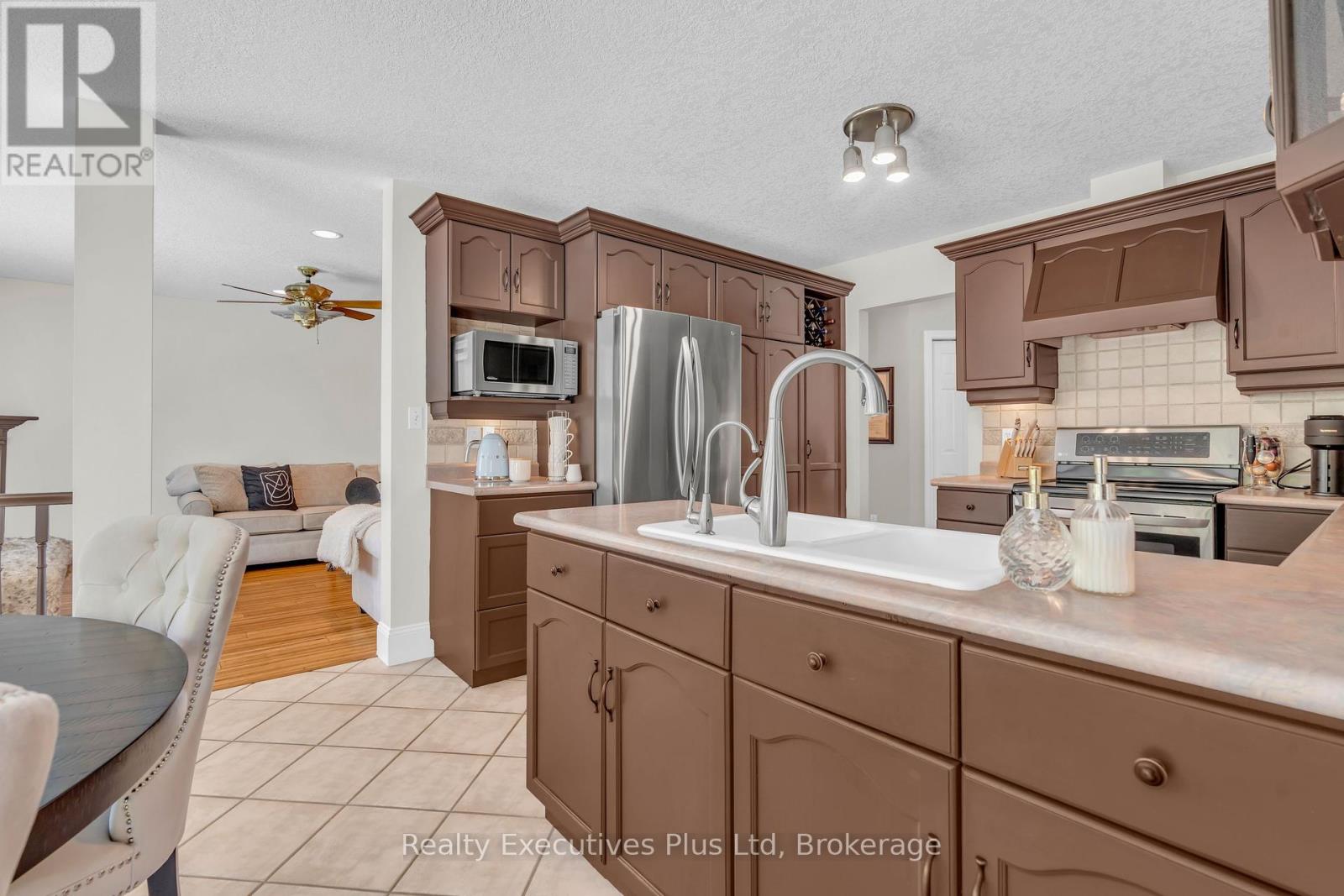 45 Fieldstone Road, Guelph, Ontario  N1L 1B4 - Photo 11 - X12408252