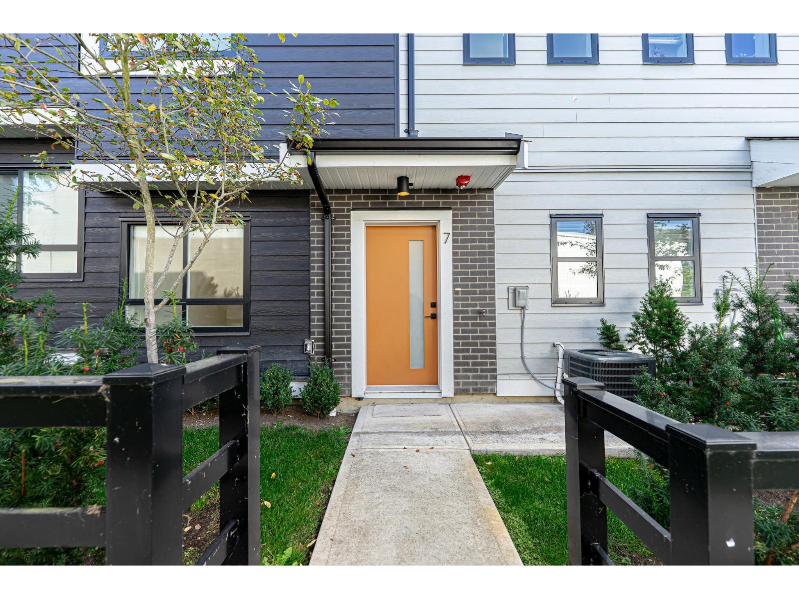 7 16358 23a Avenue, Surrey, British Columbia  V3Z 1J7 - Photo 2 - R3048374