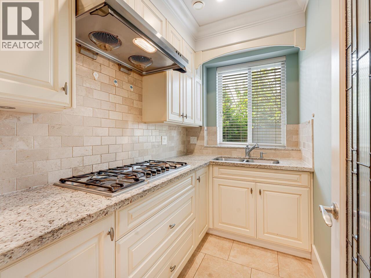 3780 Royalmore Avenue, Richmond, British Columbia  V7C 1P6 - Photo 9 - R3048820