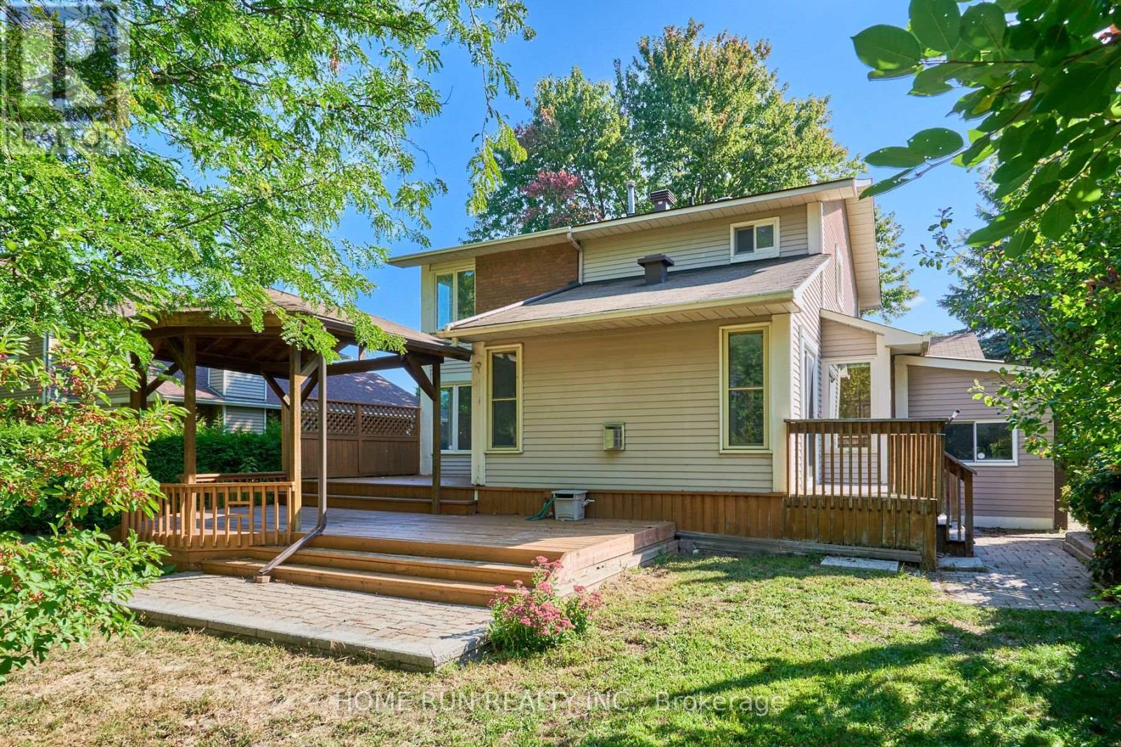 20 Thiessen Crescent, Ottawa, Ontario  K2L 2M3 - Photo 3 - X12408304