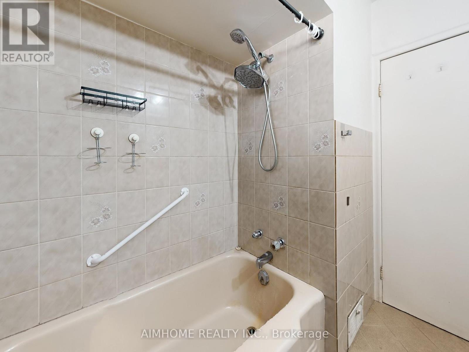 61 Talbot Road, Toronto, Ontario  M2M 1S1 - Photo 16 - C12408283
