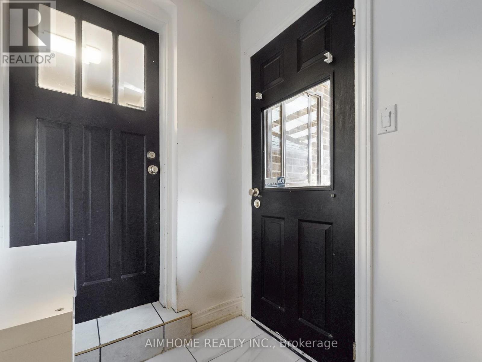 61 Talbot Road, Toronto, Ontario  M2M 1S1 - Photo 17 - C12408283