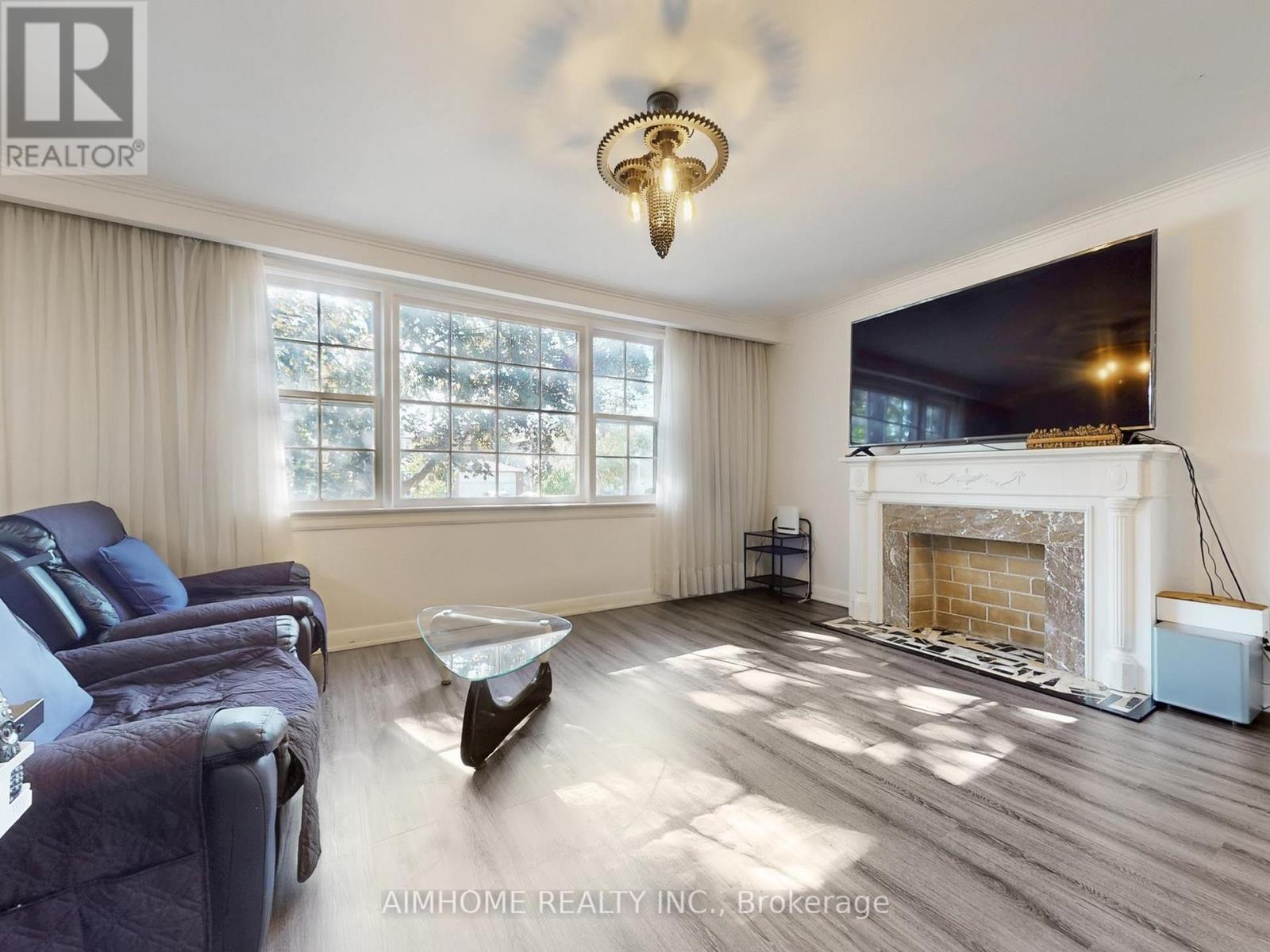 61 Talbot Road, Toronto, Ontario  M2M 1S1 - Photo 3 - C12408283