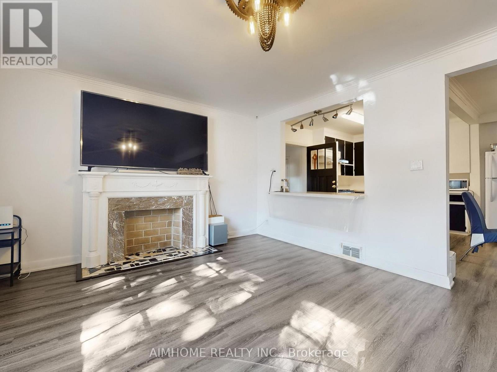 61 Talbot Road, Toronto, Ontario  M2M 1S1 - Photo 6 - C12408283