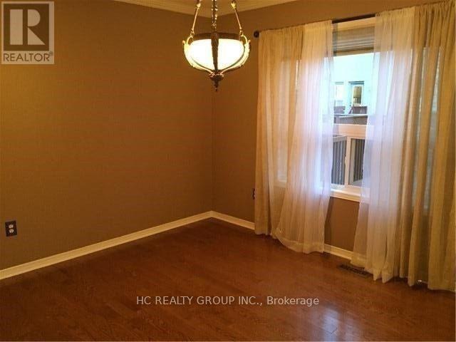 35 Ferris Street, Richmond Hill, Ontario  L4B 4K7 - Photo 4 - N12408273