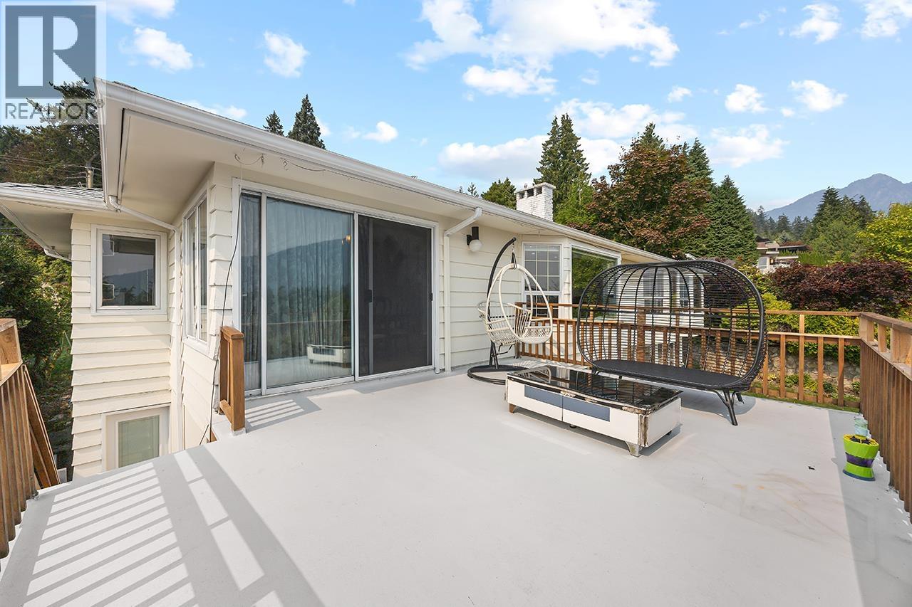 96 Bonnymuir Drive, West Vancouver, British Columbia  V7S 1L2 - Photo 23 - R3048382