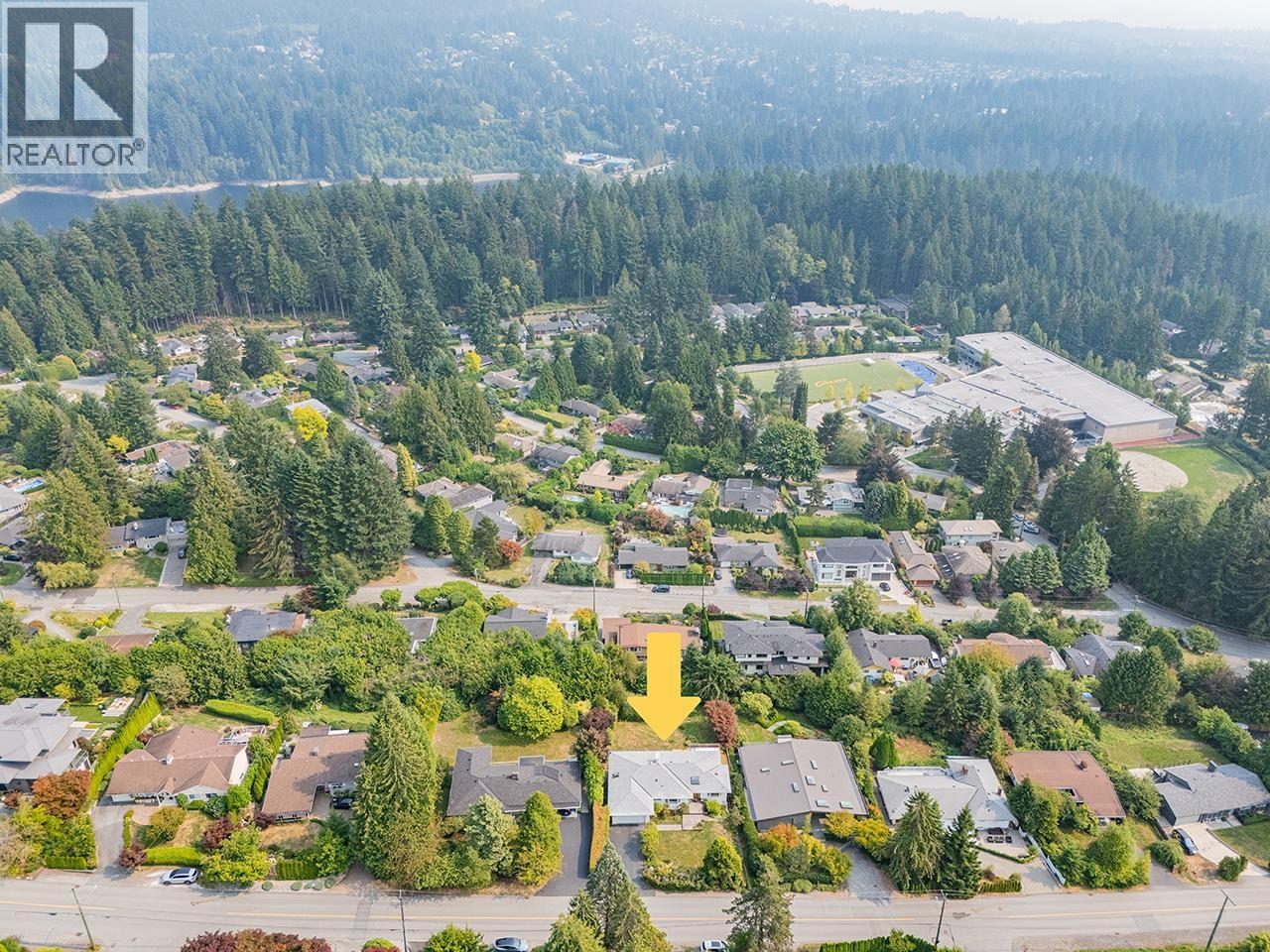 96 Bonnymuir Drive, West Vancouver, British Columbia  V7S 1L2 - Photo 2 - R3048382