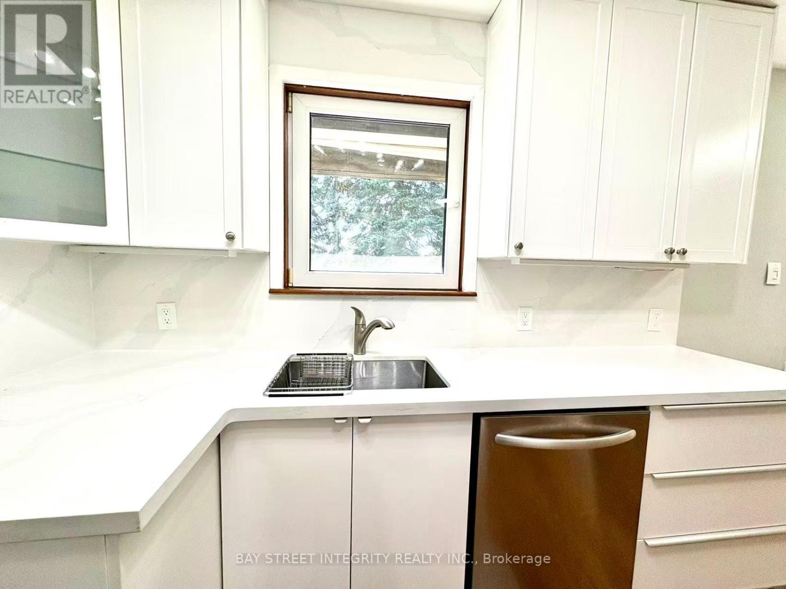 1270 Crossfield Bend, Mississauga, Ontario  L5G 3P4 - Photo 11 - W12408288