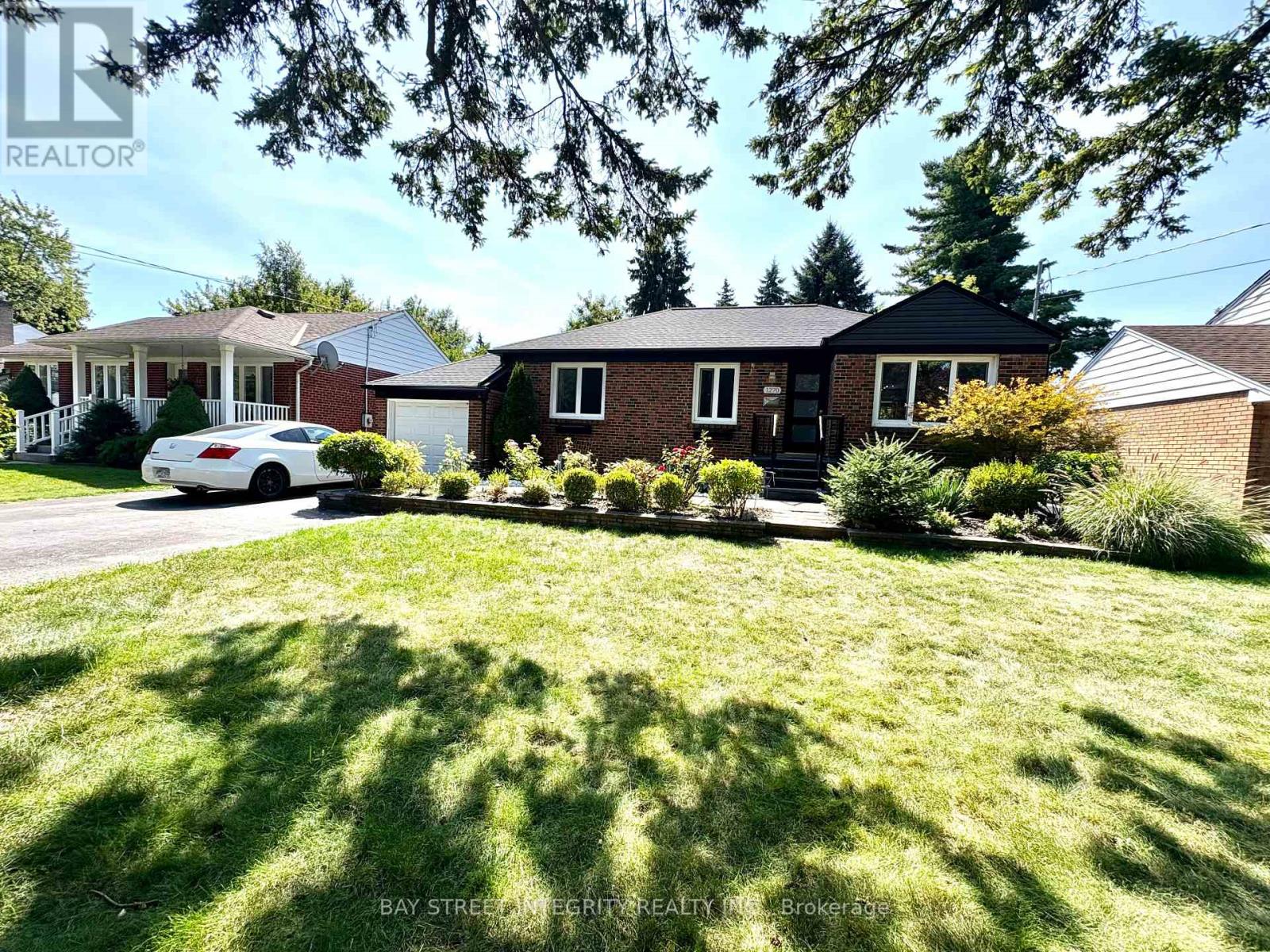 1270 Crossfield Bend, Mississauga, Ontario  L5G 3P4 - Photo 2 - W12408288