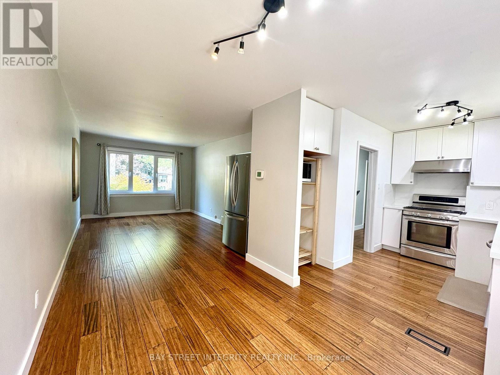 1270 Crossfield Bend, Mississauga, Ontario  L5G 3P4 - Photo 3 - W12408288