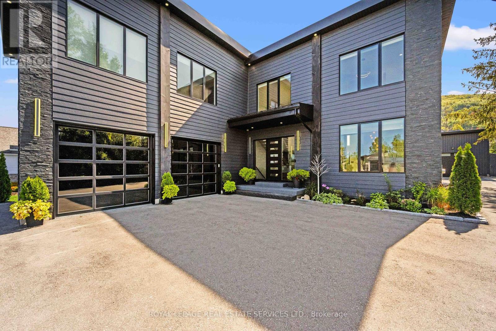 118 Barton Boulevard, Blue Mountains, Ontario  N0H 1J0 - Photo 2 - X12408274