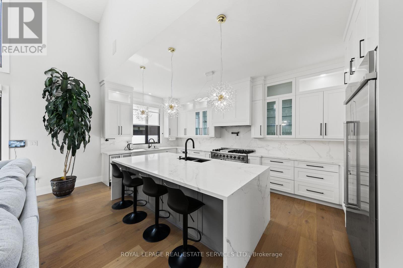 118 Barton Boulevard, Blue Mountains, Ontario  N0H 1J0 - Photo 5 - X12408274