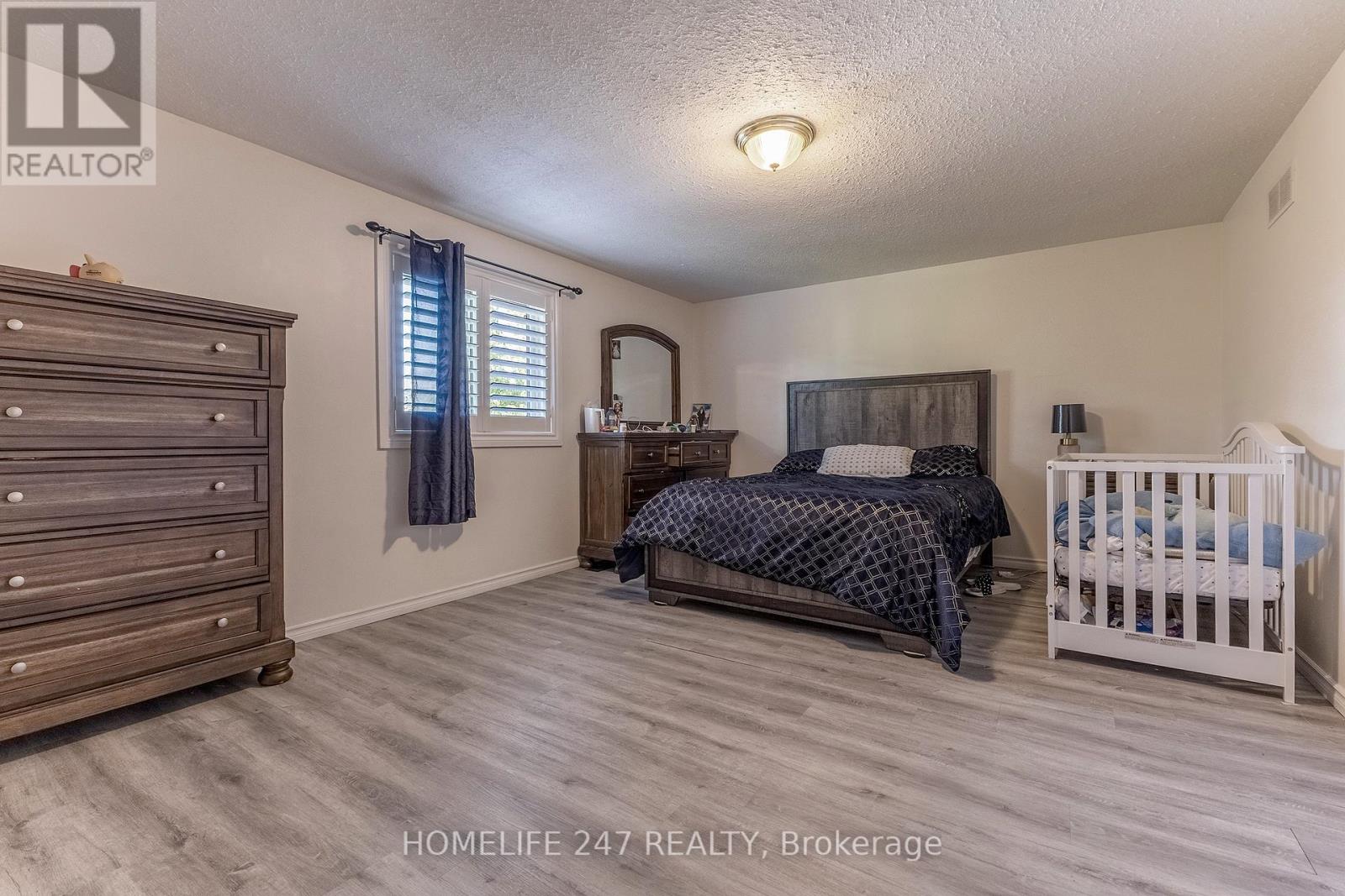 5 - 31 Schroder Crescent, Guelph, Ontario  N1E 7M6 - Photo 23 - X12408281