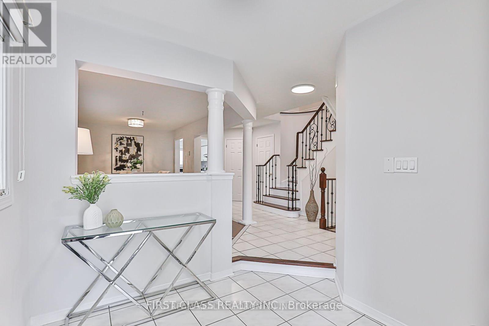 134 Trail Ridge Lane, Markham, Ontario  L6C 2C5 - Photo 3 - N12408328
