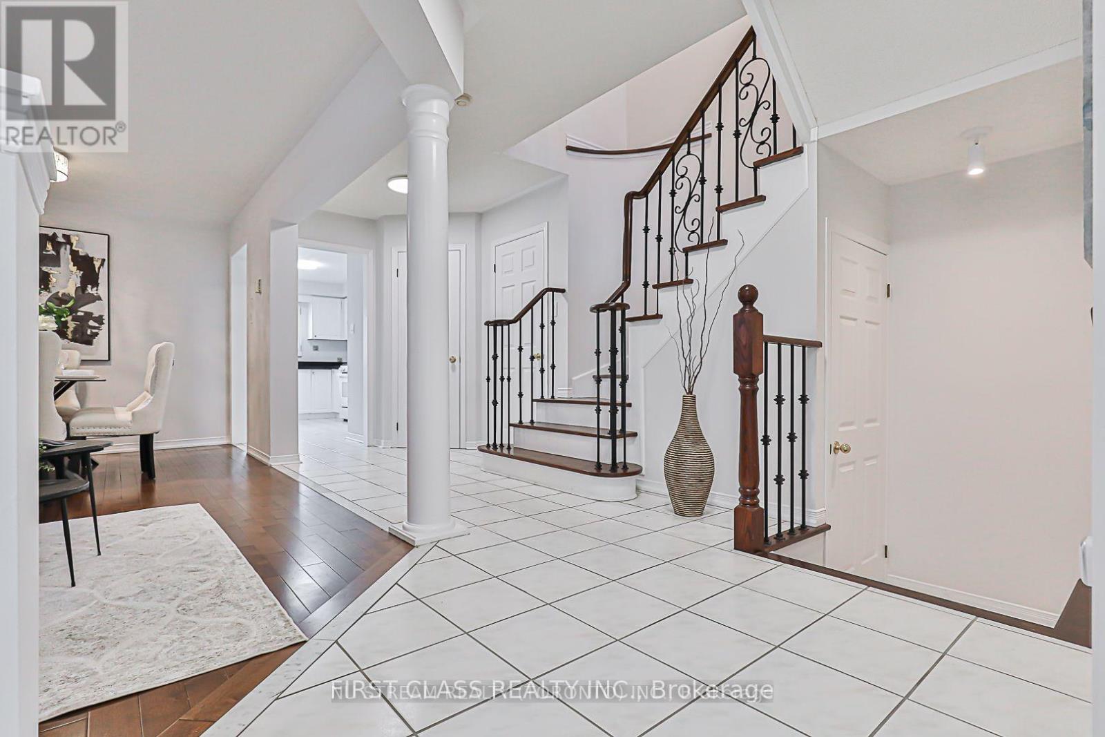 134 Trail Ridge Lane, Markham, Ontario  L6C 2C5 - Photo 4 - N12408328