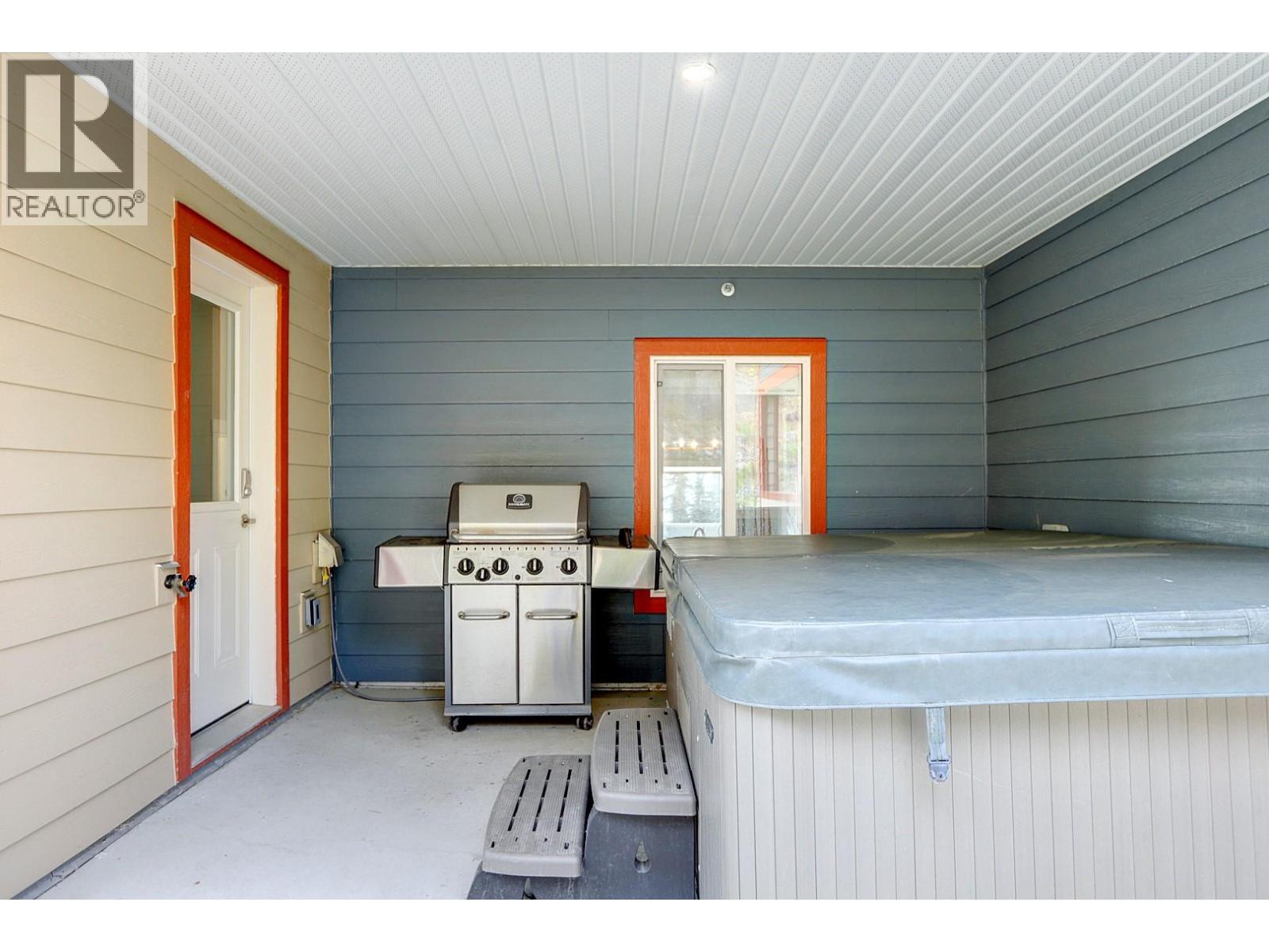 9905 Pinnacles Road Unit# 6, Silver Star, British Columbia  V1B 0S2 - Photo 39 - 10363106