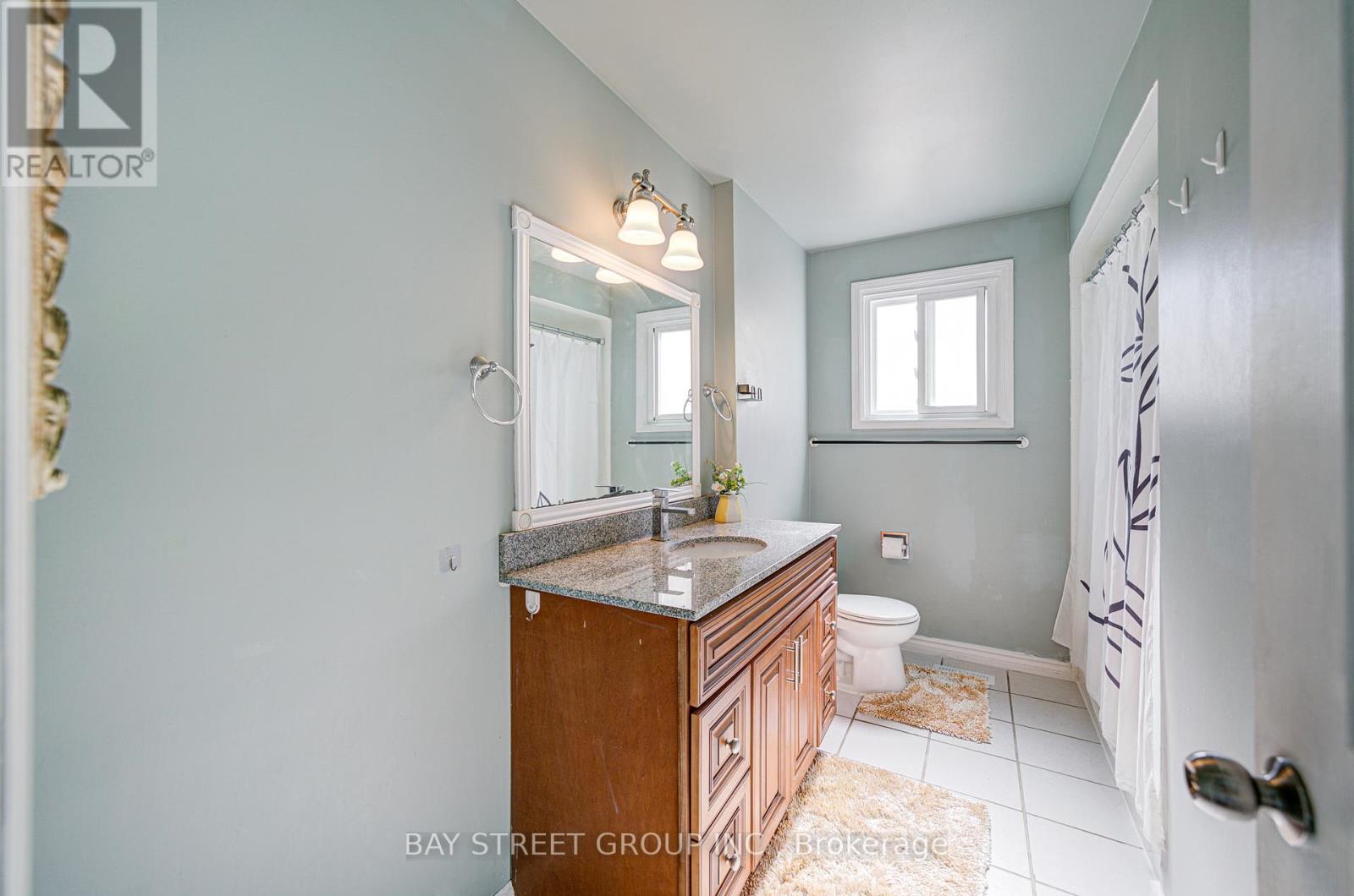 572 Rideau Gate, Mississauga, Ontario  L5B 2W3 - Photo 25 - W12408313