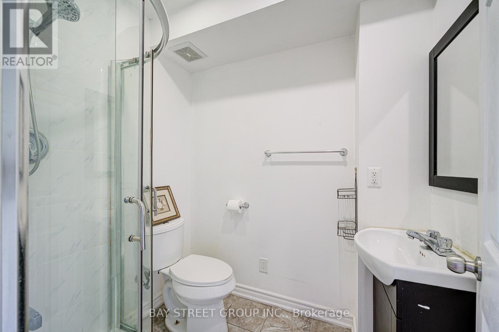 572 Rideau Gate, Mississauga, Ontario  L5B 2W3 - Photo 32 - W12408313