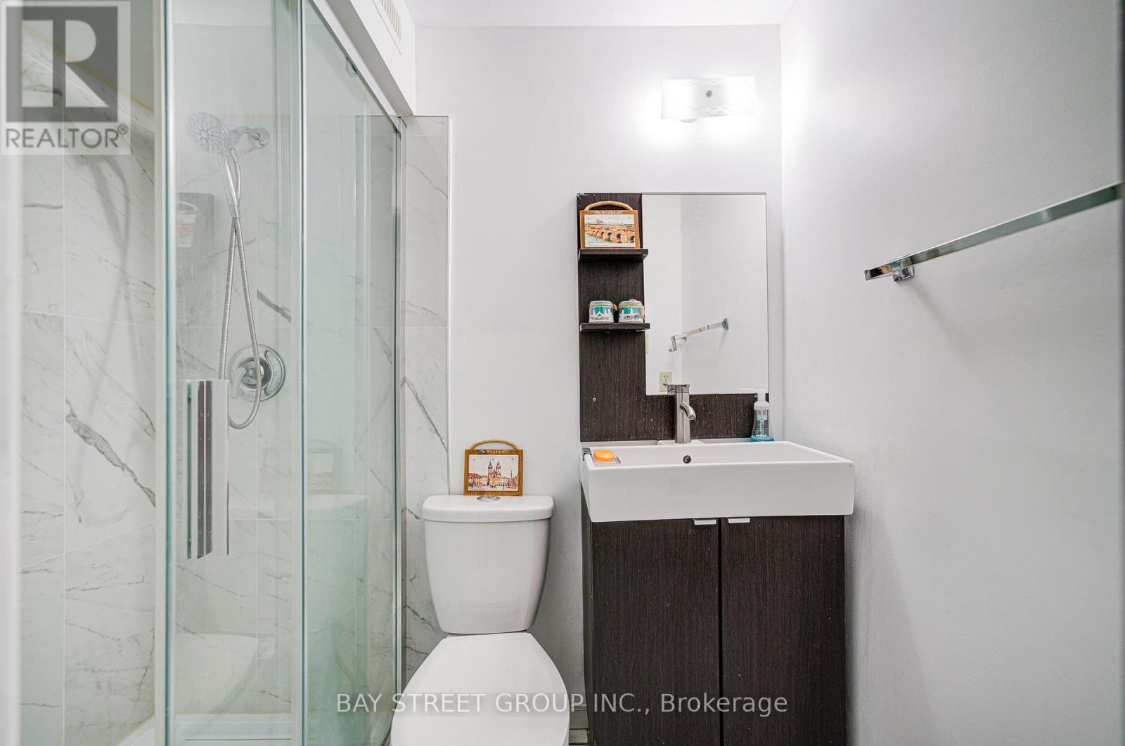 572 Rideau Gate, Mississauga, Ontario  L5B 2W3 - Photo 38 - W12408313